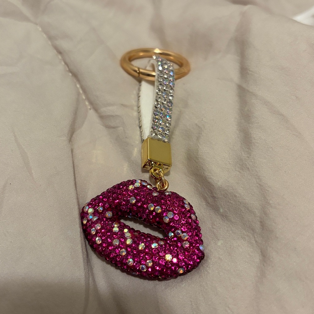 Pink Rhinestone Lip Keychain - Picture 2 of 2
